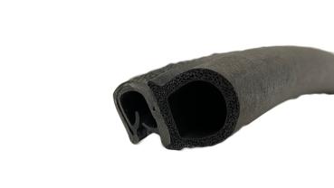Kantenschutzprofil mit Stahleinlage für 1,5-3,5mm Bleche mit Dichtansatz seitlich - signalschwarz