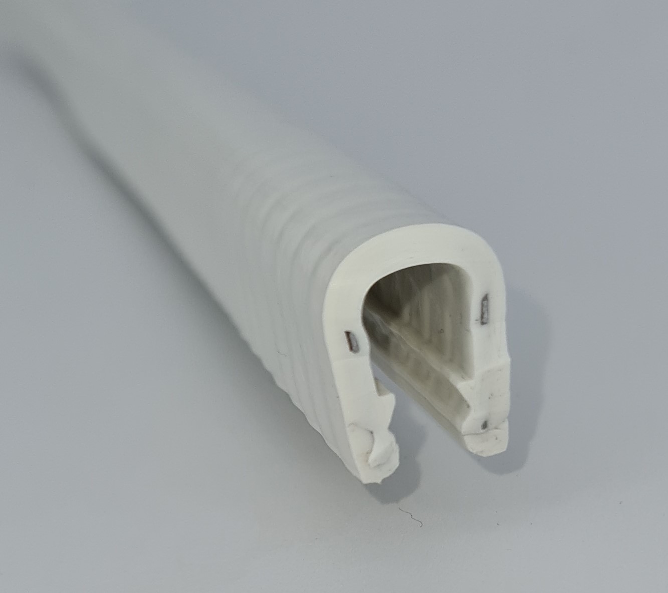 PVC-Kantenschutz mit Stahleinlage, Klemmbereich 6-8mm, Weiß -  Kantenschutzprofil & Kederband