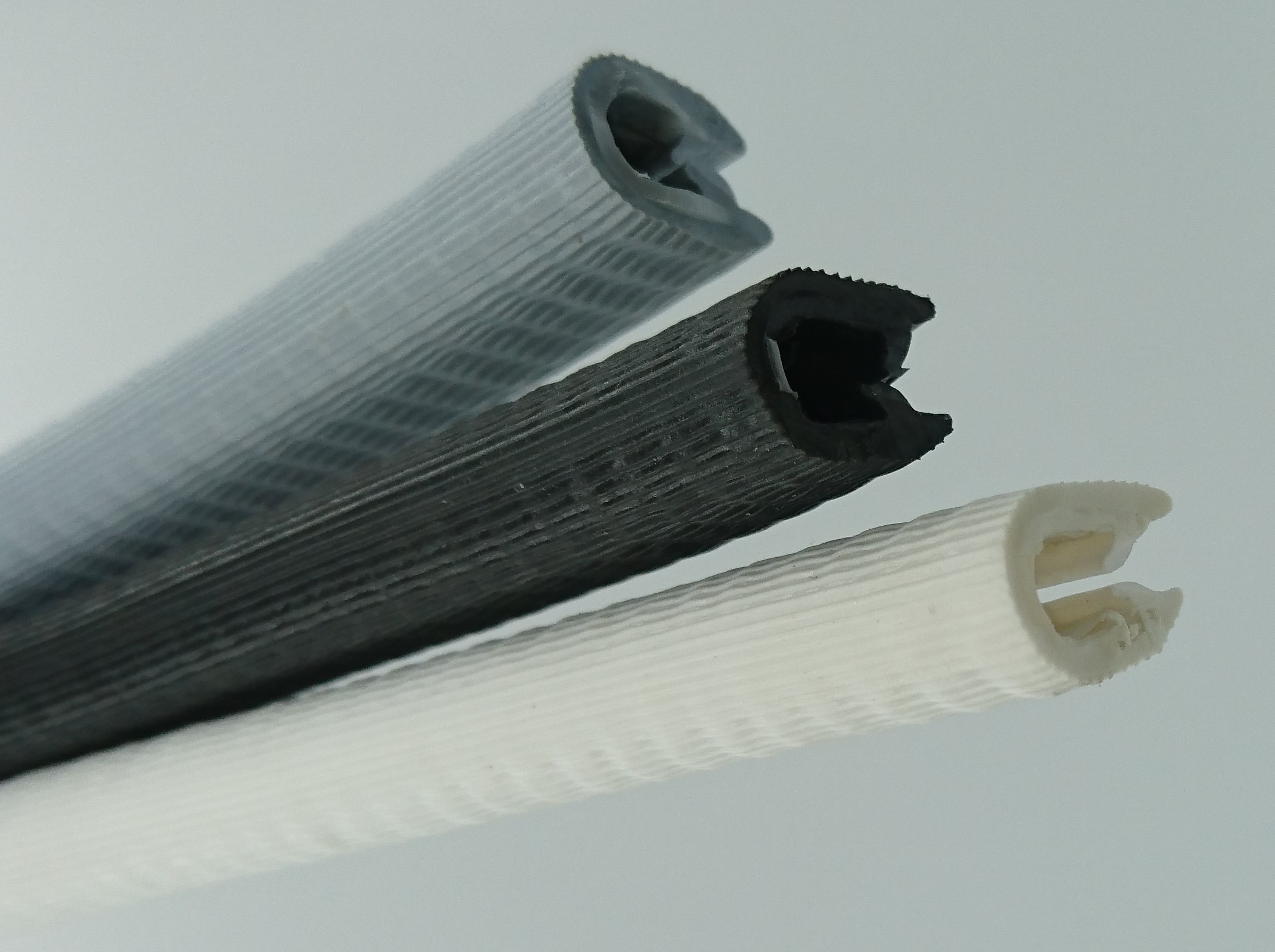 Kantenschutzprofil mit POM Einlage Farbe schwarz nicht rostend Klemmbereich  1-4mm Maße 14x10,5mm - Kantenschutzprofil & Kederband